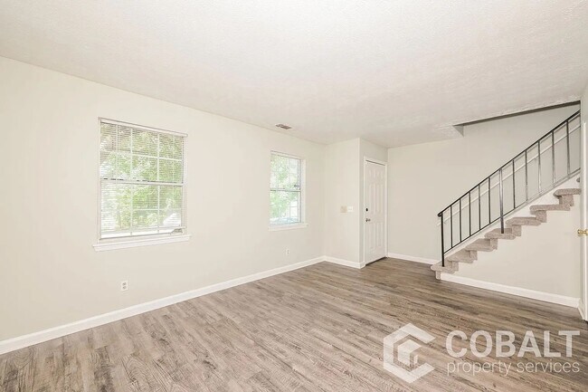 Foto del edificio - 3517 Creekview Pl