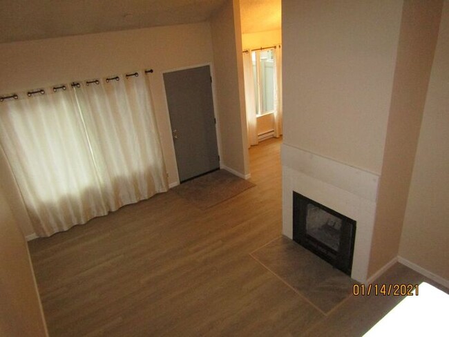 Building Photo - 6627 Meadow Pines Ave
