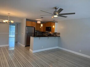 Building Photo - 306 Camden M