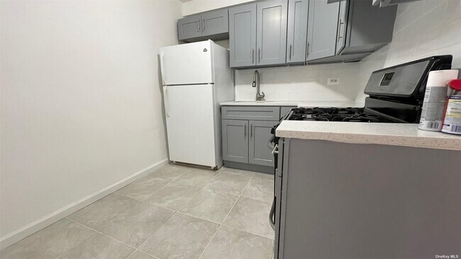Foto del edificio - 144-30 Roosevelt Ave