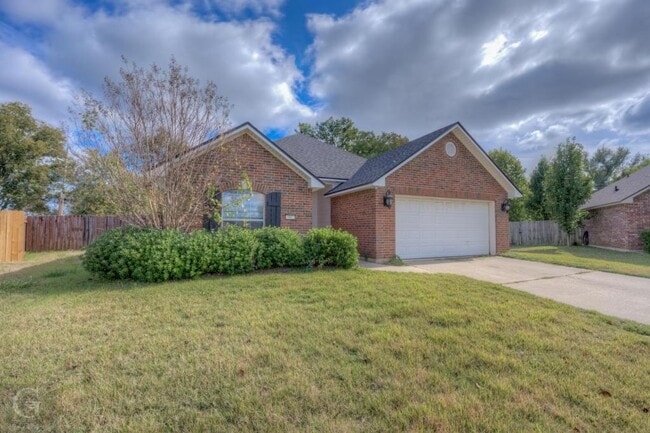 Foto del edificio - 407 Whitefield Ct