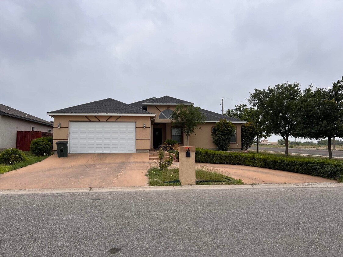 Primary Photo - 10 Yvonne Dr
