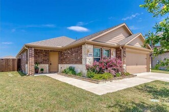 Building Photo - 1202 Meadow Wood Ct