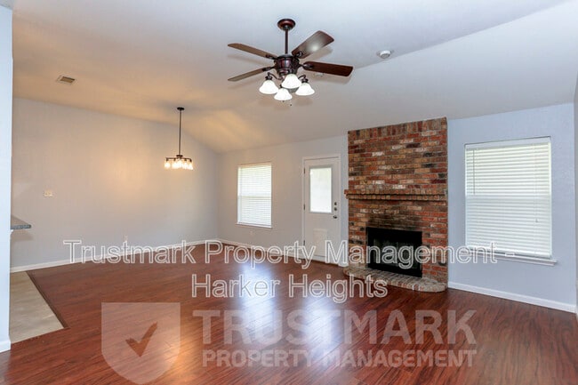Building Photo - 904 Ballard Dr