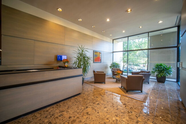 Foto del edificio - 2500 N Lakeview Ave