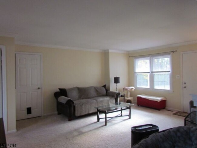 Building Photo - 609B Marlborough Common