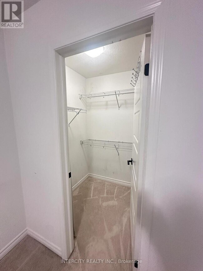 Photo du bâtiment - 181 Forestwalk St