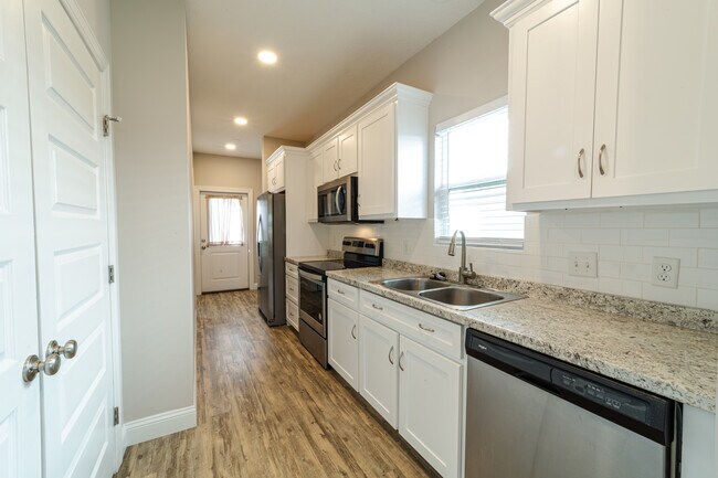 Building Photo - 100 Promenade Pl