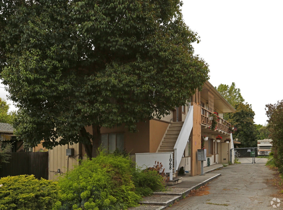 Primary Photo - 1068 Eugene Ave