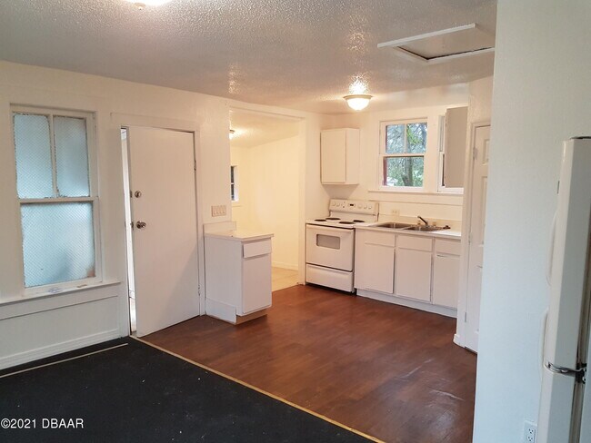 Building Photo - 168 Pierce Ave