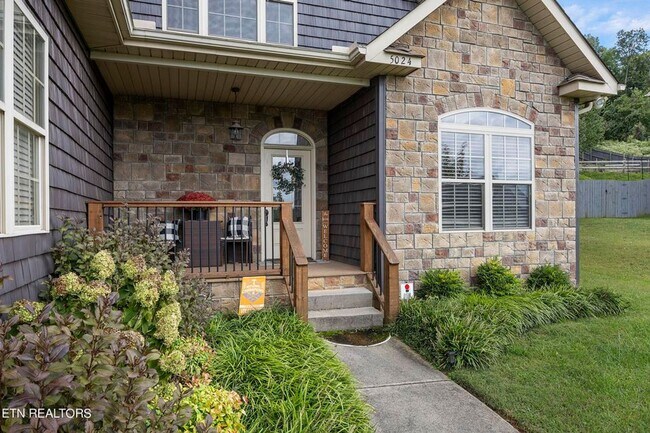 Building Photo - Luxury 5 Bedroom West Knox Home