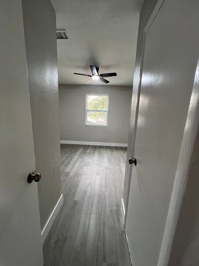 Foto del edificio - 6412 Diamond St