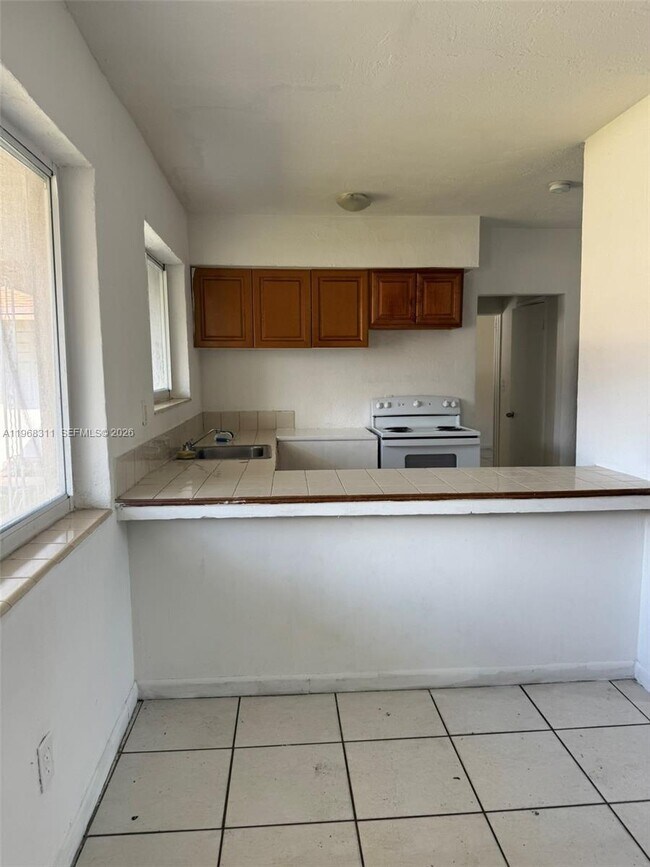 Foto del edificio - 730 NE 122nd St