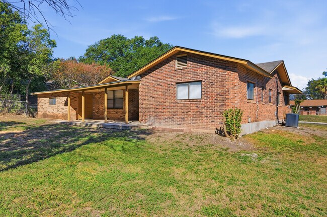 Foto del edificio - 5922 Moon Dance St