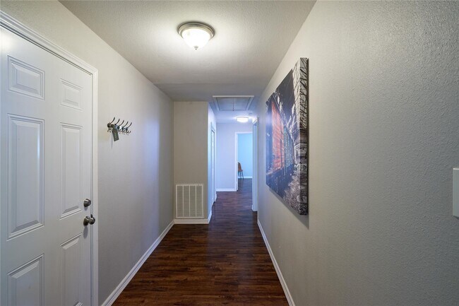 Foto del edificio - 5503 W Bellfort Ave