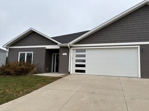 Building Photo - 122 Cathy Jean Ct