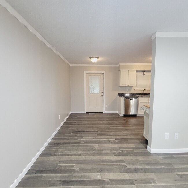 Building Photo - 1316 E Woodshire Dr