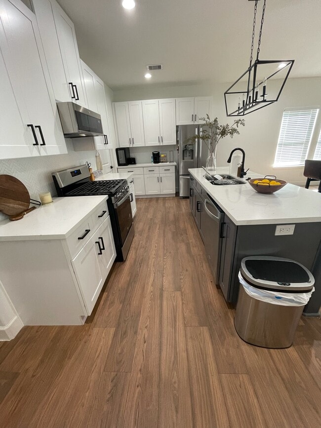 Kitchen - 3907 Shelby Cir