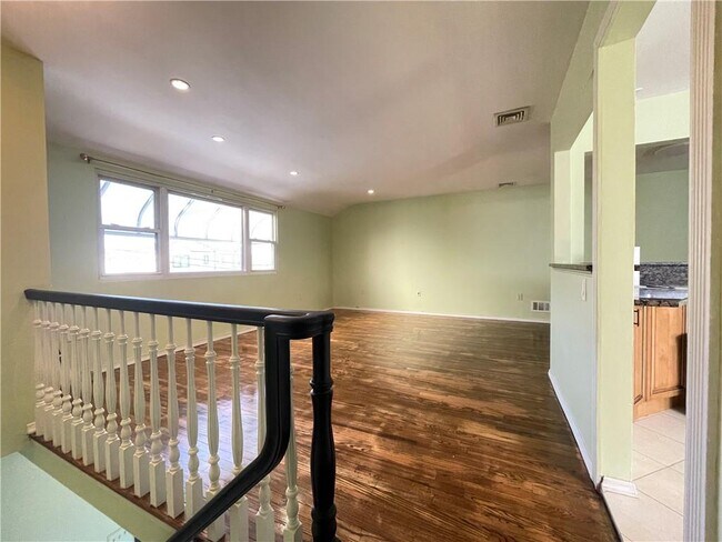 Building Photo - 429 Ridgewood Ave