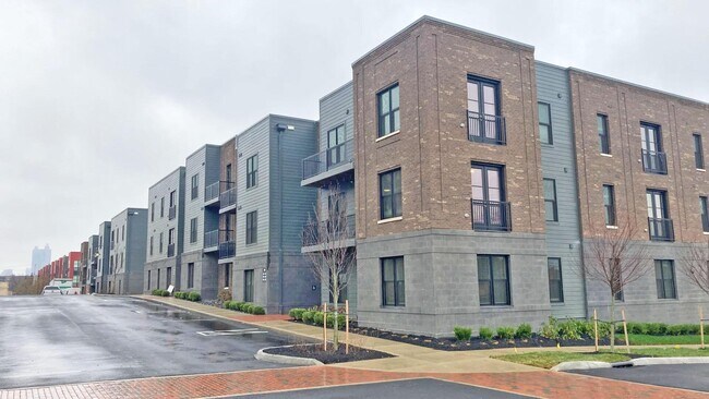 Building Photo - 1020 Lusso Ave