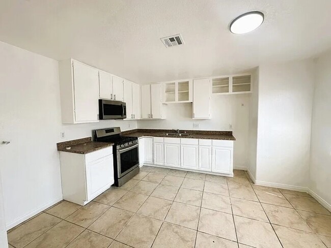 Foto del edificio - 66425 First Street, Unit B