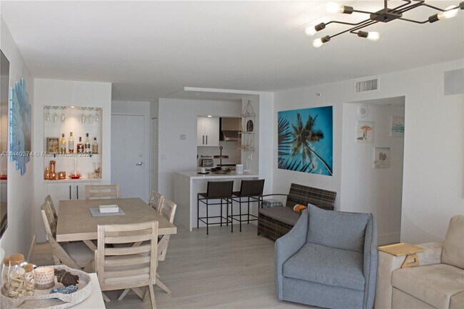 Building Photo - 6917 Collins Ave