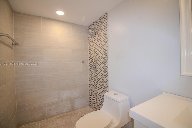 Foto del edificio - 10365 N Kendall Dr