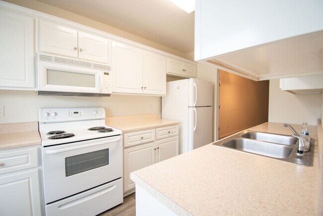 Building Photo - 110 Charleston Row Blvd