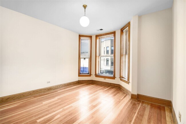 Foto del edificio - 2557 N Halsted St