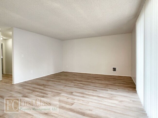 Building Photo - 1400 NE 186th Ave