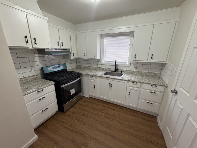 Foto del edificio - 5708 N Detroit Ave