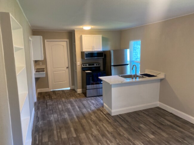 612 Raleigh St photo'