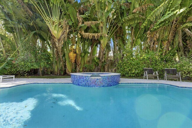 Foto del edificio - 459 NE 15th Ave