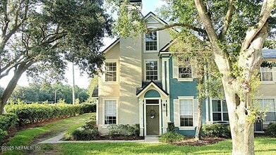 Building Photo - 13703 Richmond Park Dr N