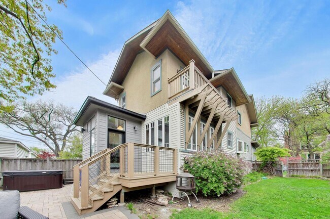 Foto del edificio - 3926 N Ridgeway Ave