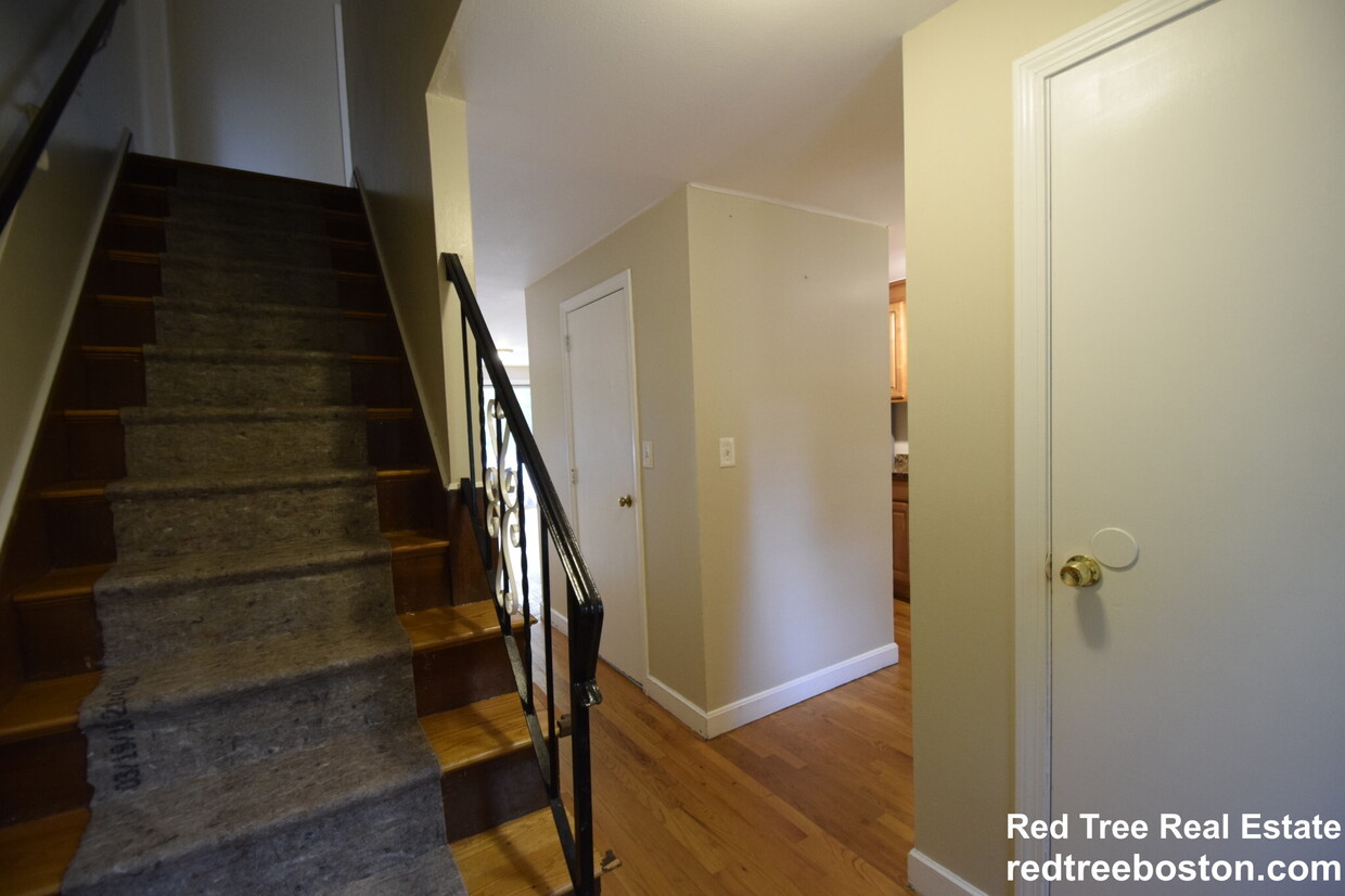 37 Arcadia Ave, Dedham, MA 02026 Townhouse for Rent in Dedham, MA