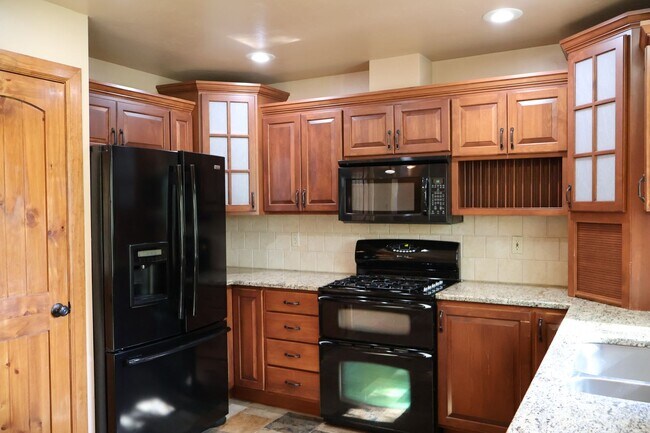 Building Photo - Find Peace and Comfort in this Spacious Home