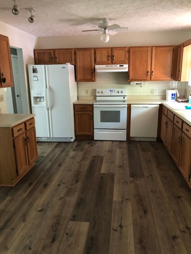 Foto del edificio - 4 Bedroom / 3 Bath Home   Church Hill, TN