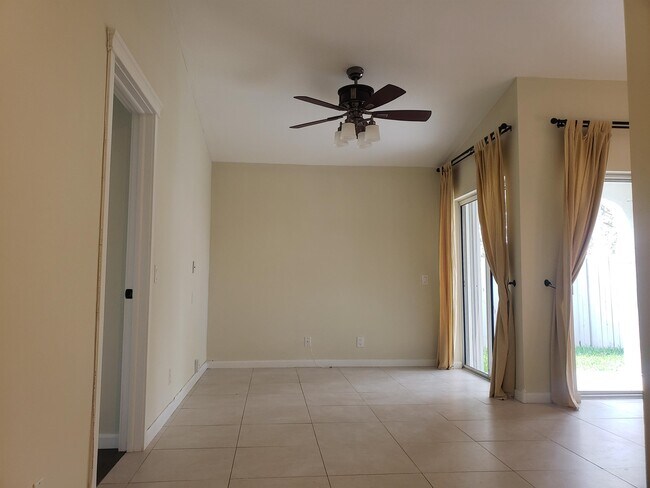 Foto del edificio - 1494 Springside Dr