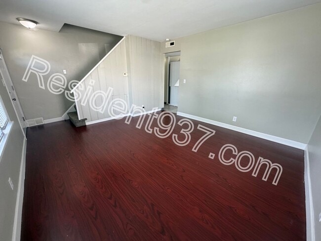 Building Photo - 3 Bed 1 bath