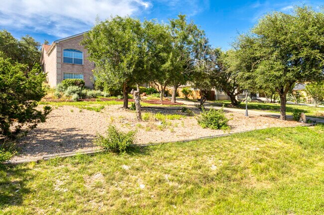 Building Photo - 723 Sendera St