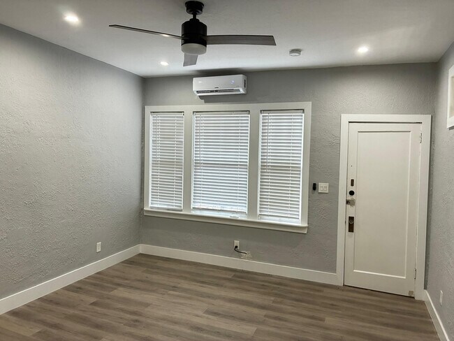 Foto del edificio - 2738 Riverside Ave