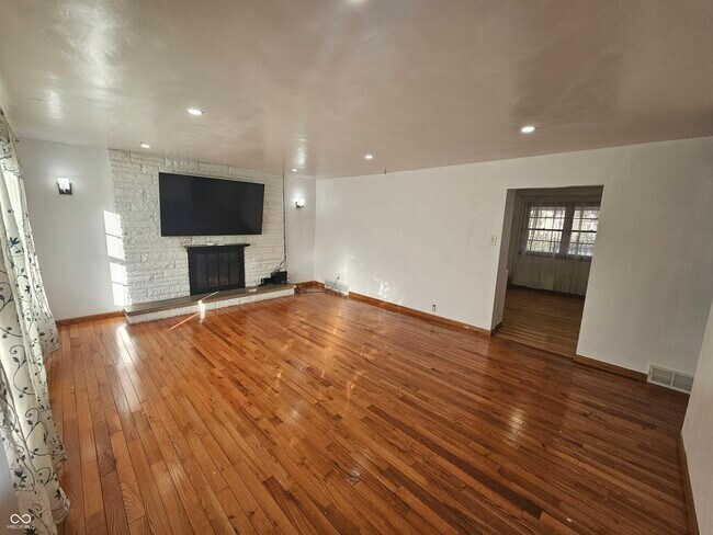 Foto del edificio - 6607 Lockwood Ln