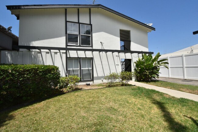 Building Photo - 5939 Cedros Ave