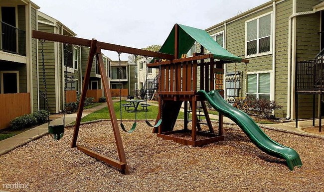Foto del edificio - 8000 Creekbend Dr