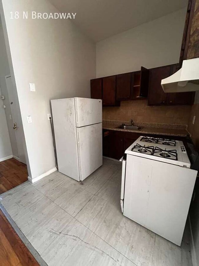 Building Photo - 18 N Broadway-