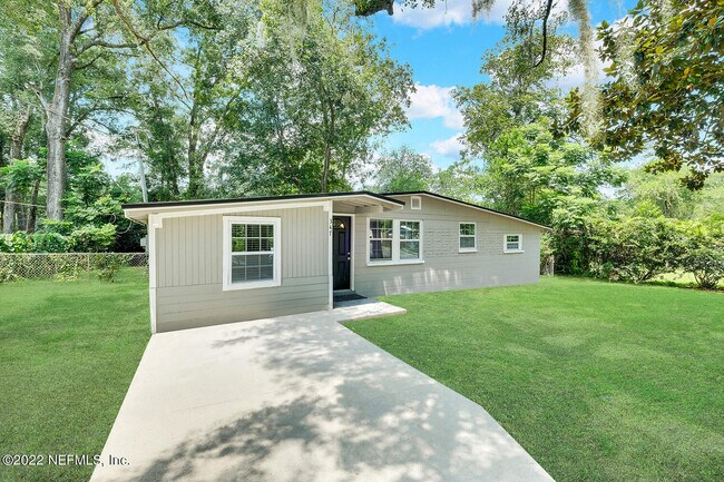 Building Photo - 347 Capella Rd