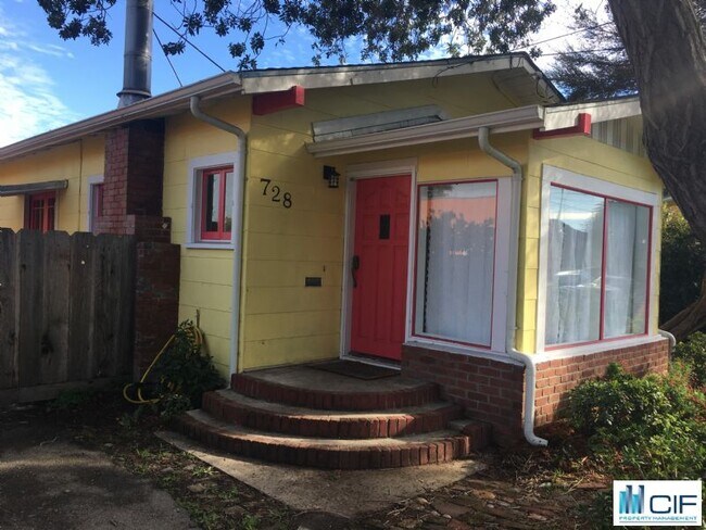 Building Photo - 728 Riverside Ave
