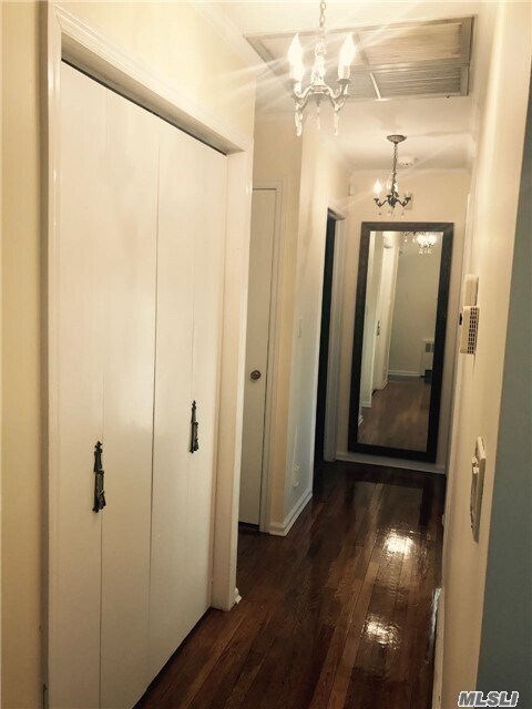 Foto del edificio - 240 Halsey Ave