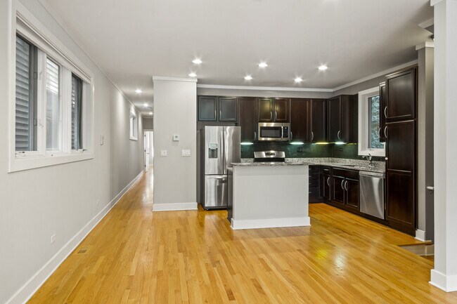 Foto del edificio - 608 N May St